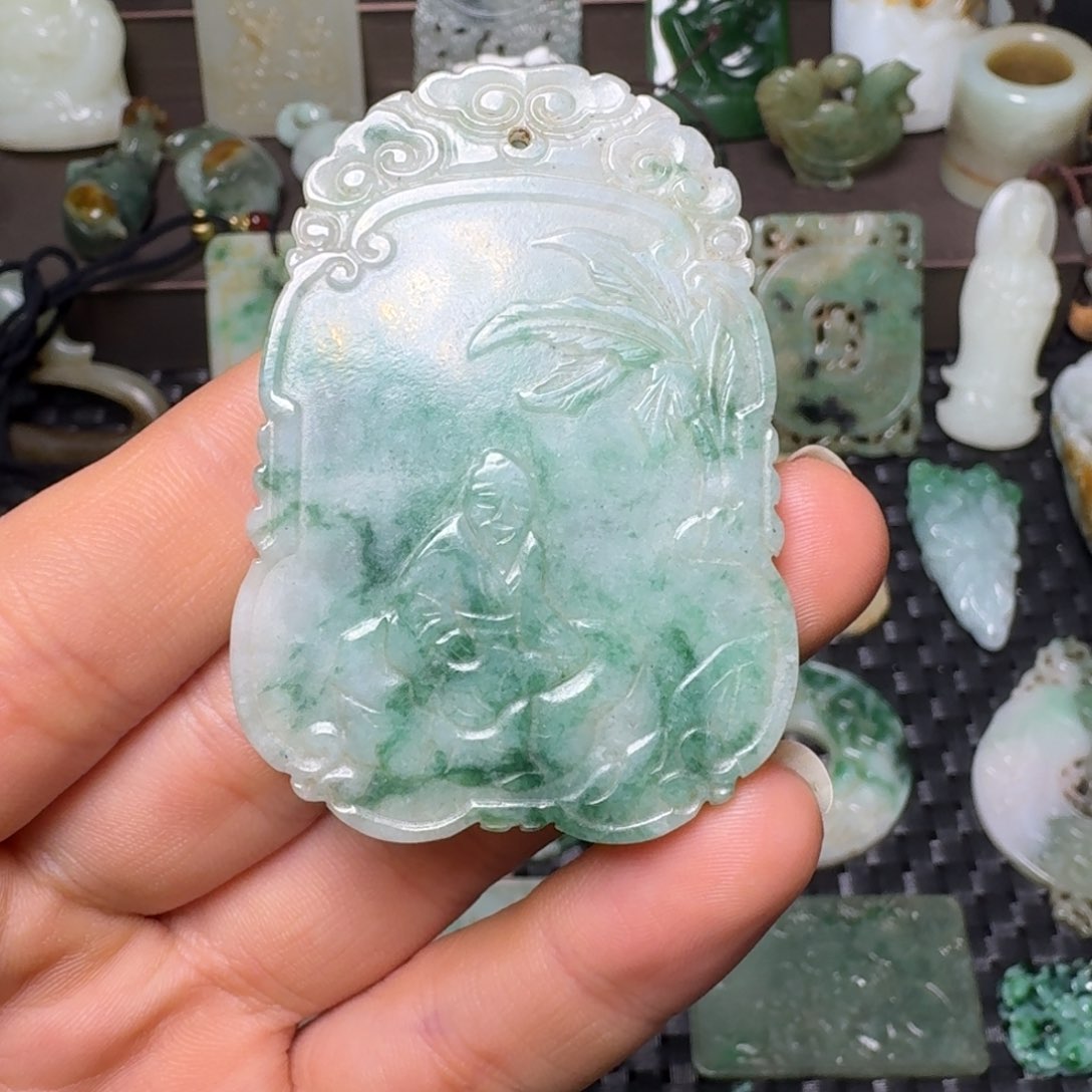 翡翠颈饰未镶嵌翡翠颈饰未镶嵌..