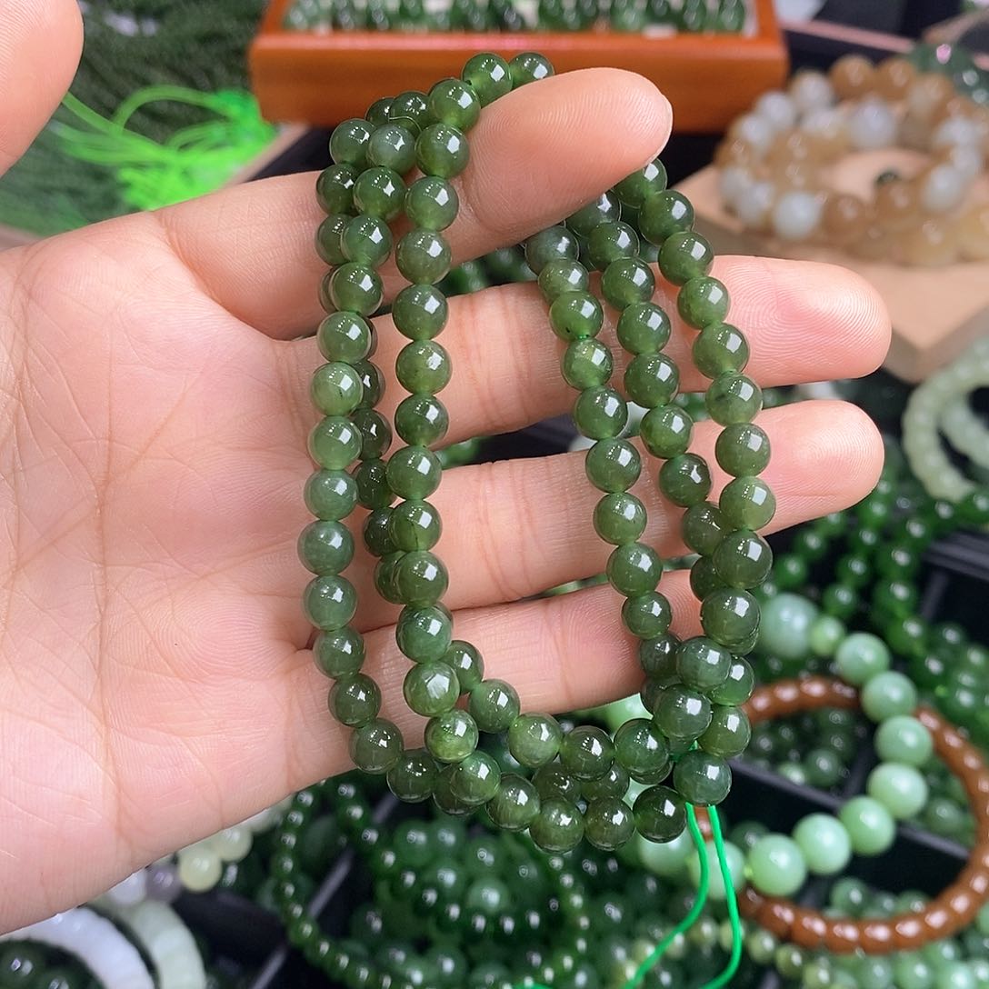 和田玉（碧玉）颈饰未镶嵌