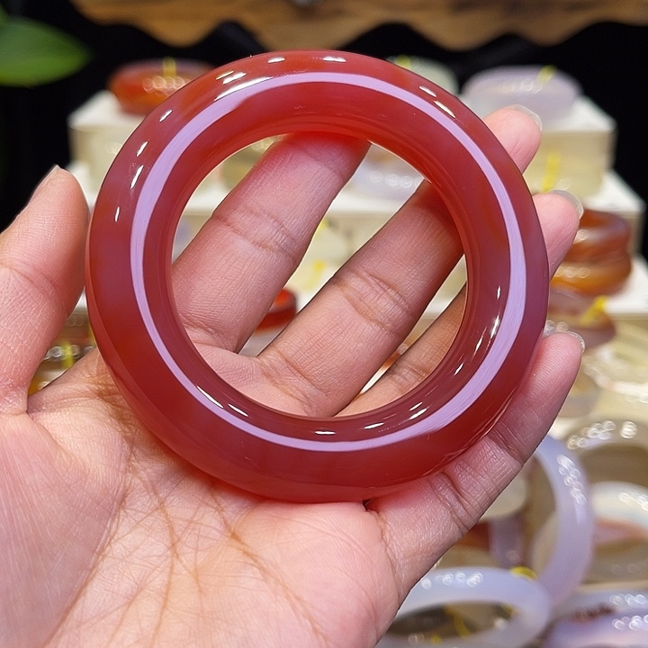 玛瑙/玉髓手镯未镶嵌搬**妞