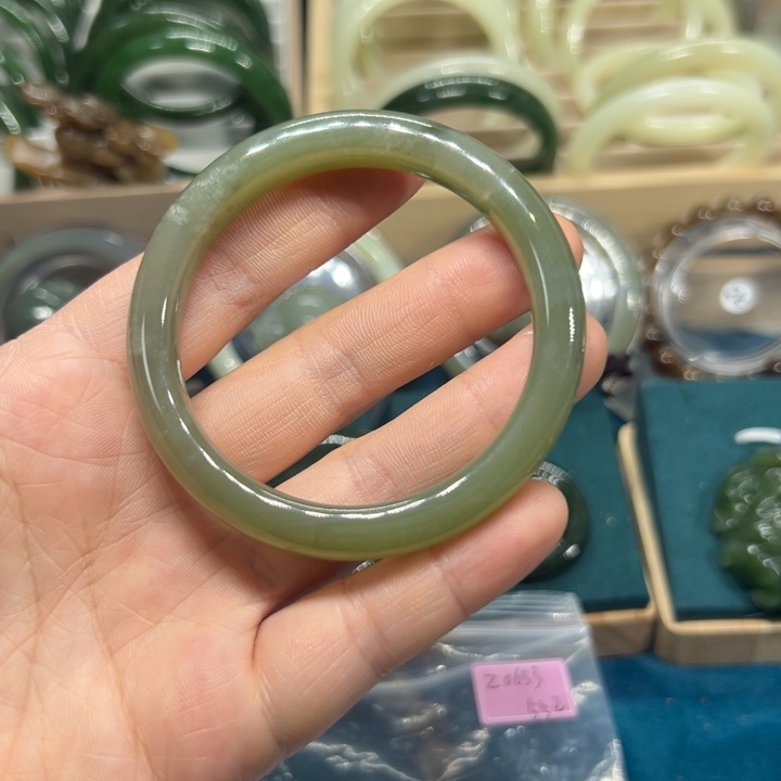 和田玉手镯未镶嵌55.2圈围0653