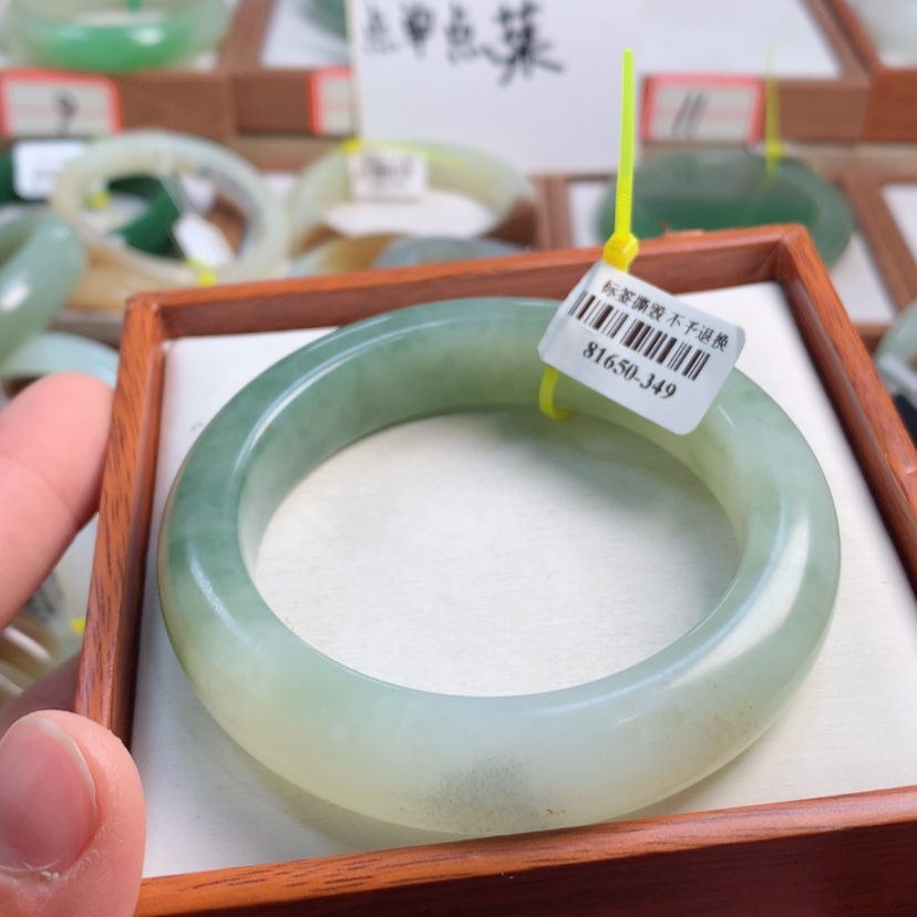 【闪购商品】和田玉手镯未镶嵌57.1