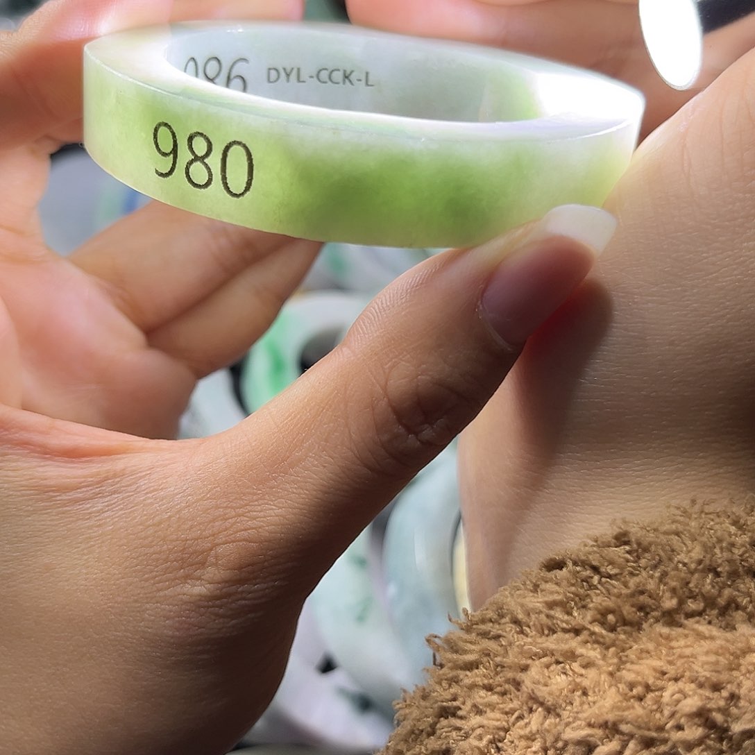 定制翡翠手镯未镶嵌
