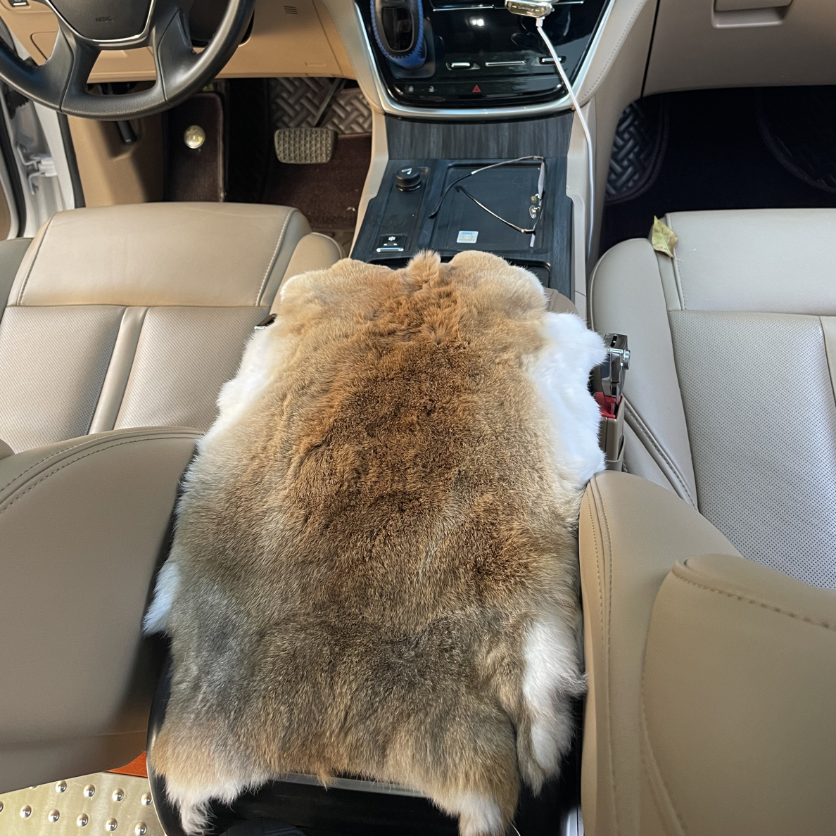 高密度大尺寸纯汽车扶手箱垫冬季保暖通用