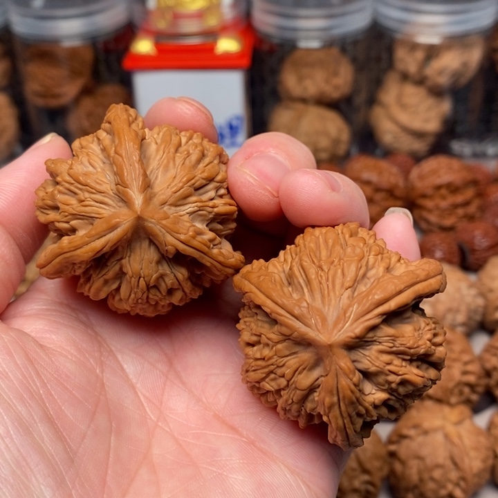 文玩核桃吊坠三**身虎头奔