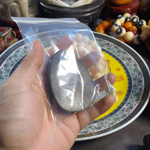 瓷片鑫****坊寻呼台的一个小女孩在一