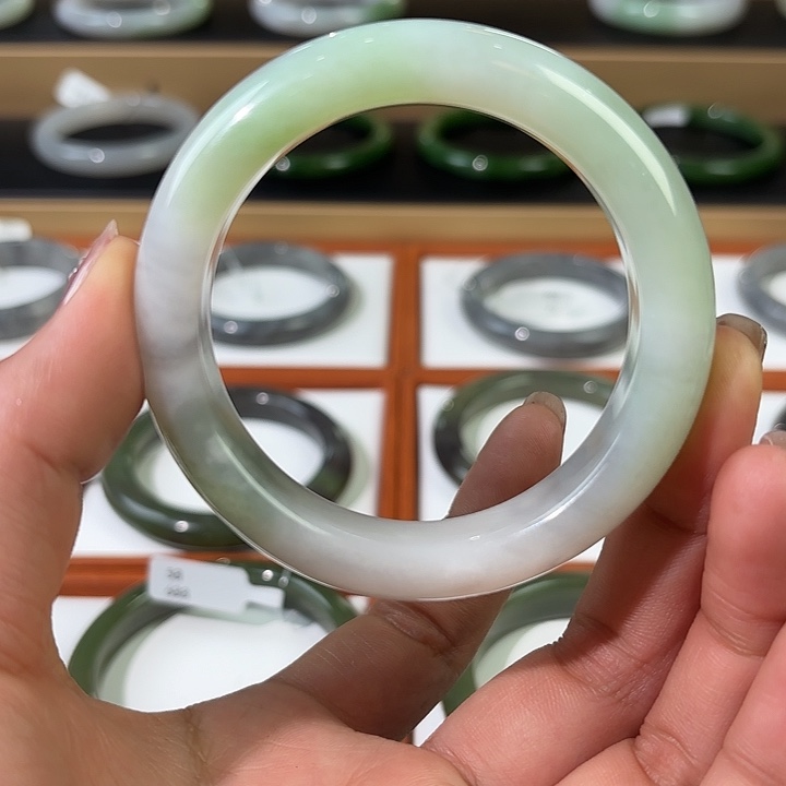 和田玉（糖玉）未镶嵌手镯