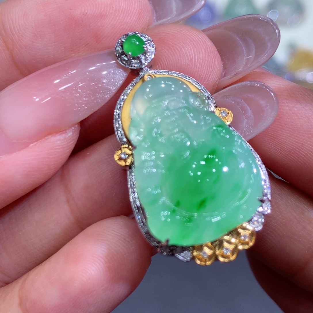 翡翠吊坠(赠链)18K金镶嵌