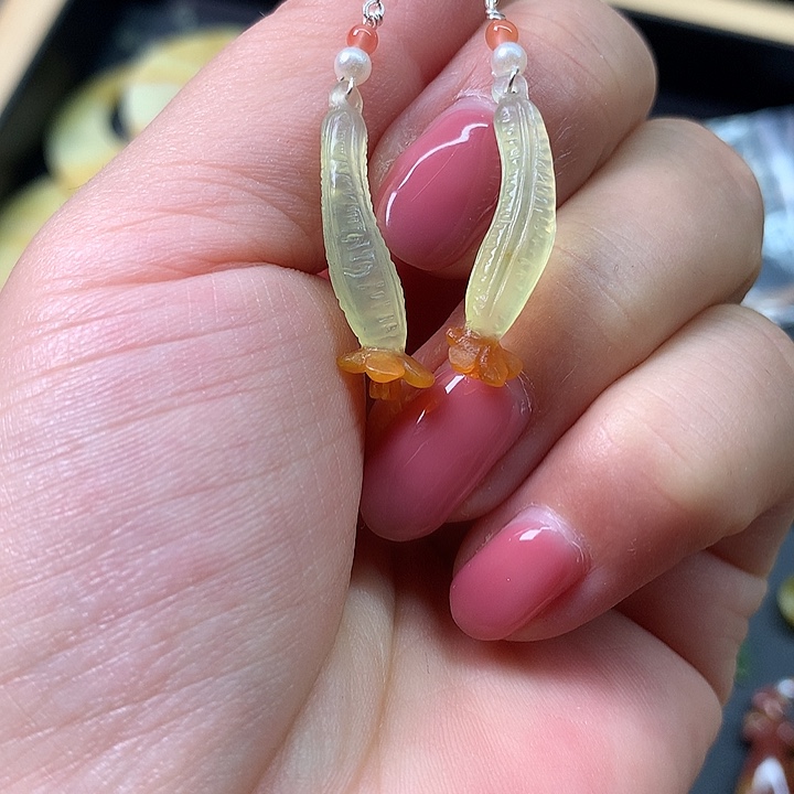 未镶嵌蛇纹石玉耳饰