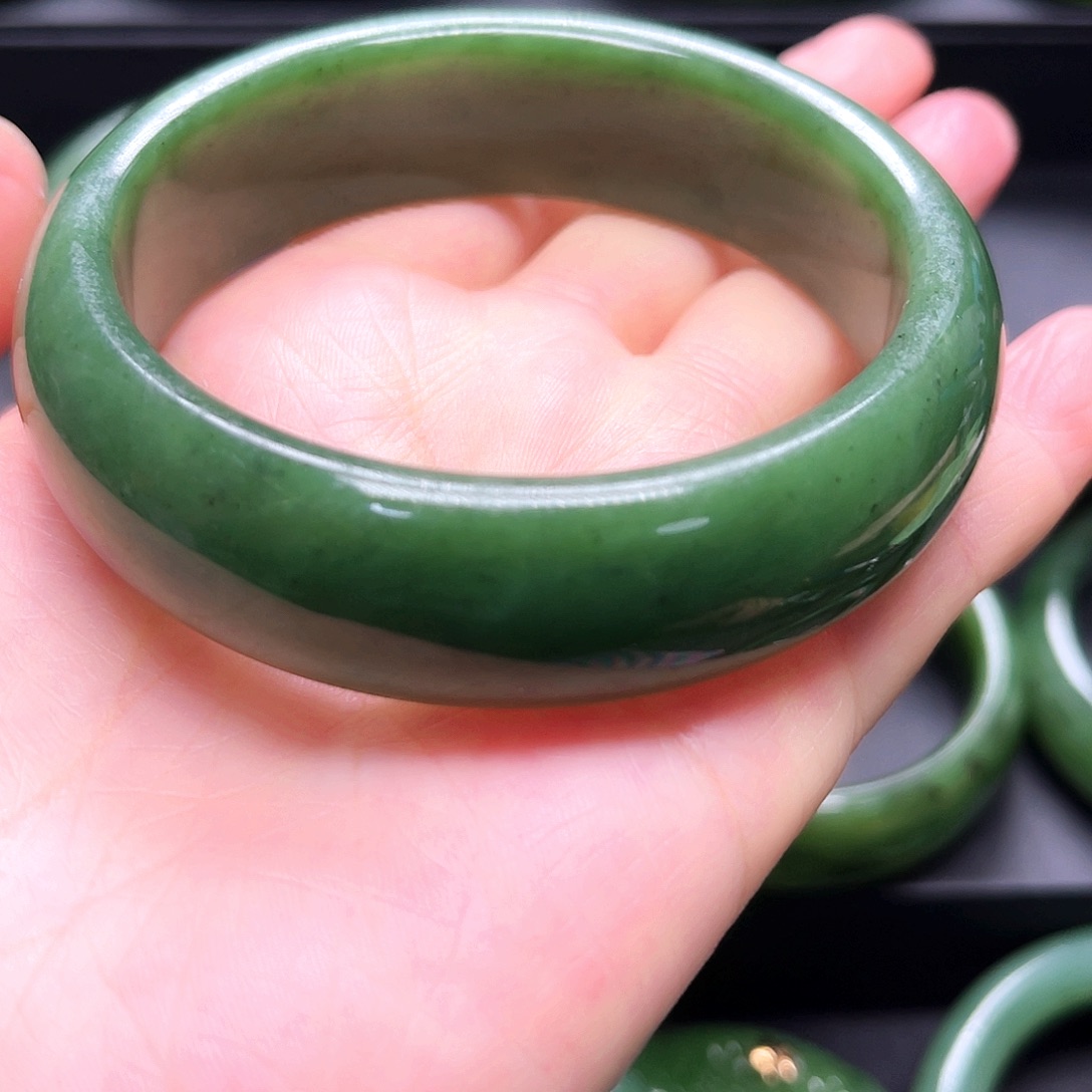 和田玉（碧玉）未镶嵌手镯