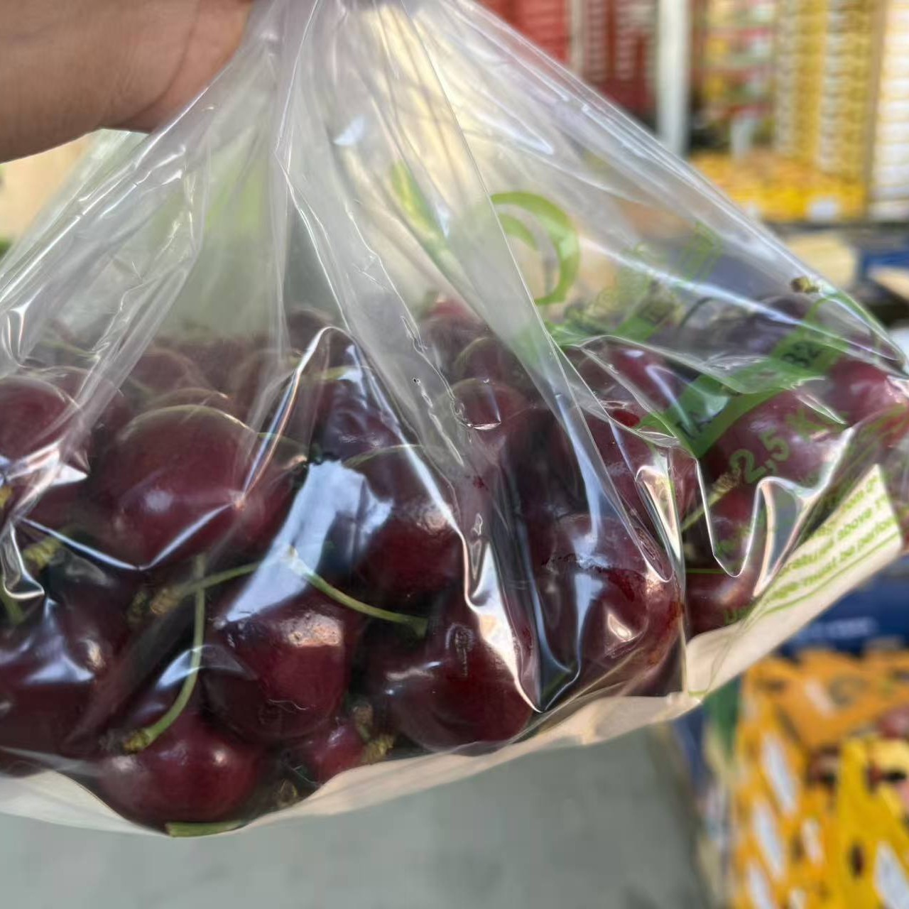 店长推荐(包脆甜)海运【黑珍珠上线】4J规格桑提娜车厘子，嘎嘣脆甜斤智利