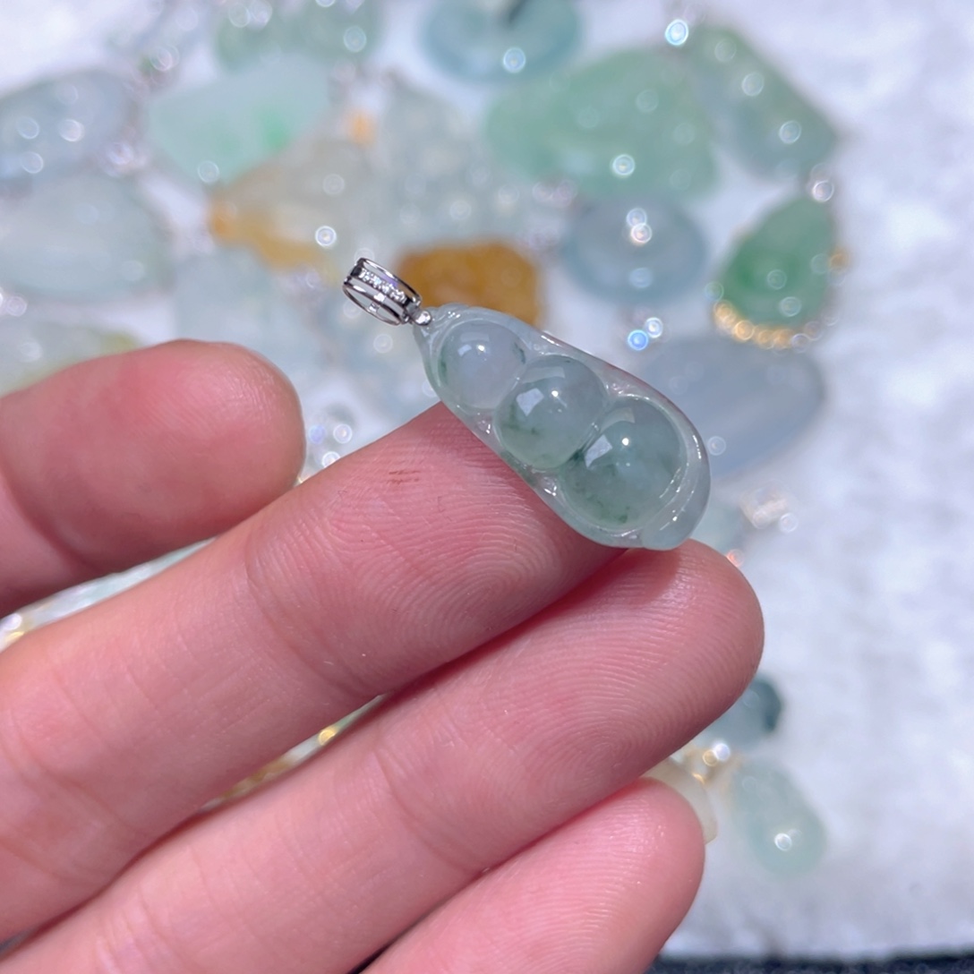 翡翠18K金镶嵌颈饰翡翠