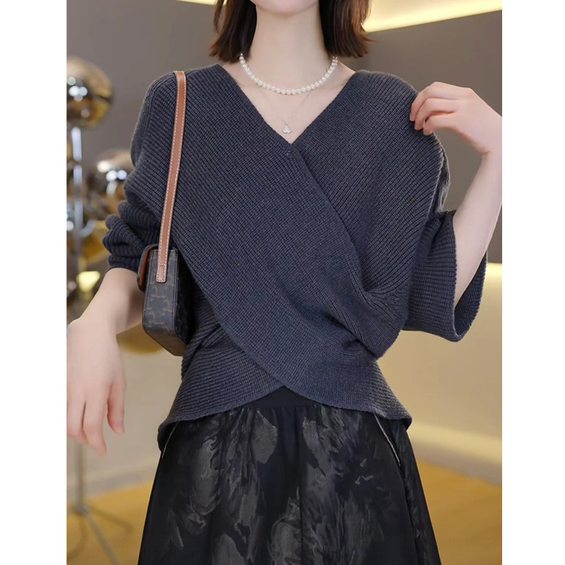 轻奢气质遮肉百搭V领毛衣女2025秋冬新款时尚洋气休闲显瘦针织衫