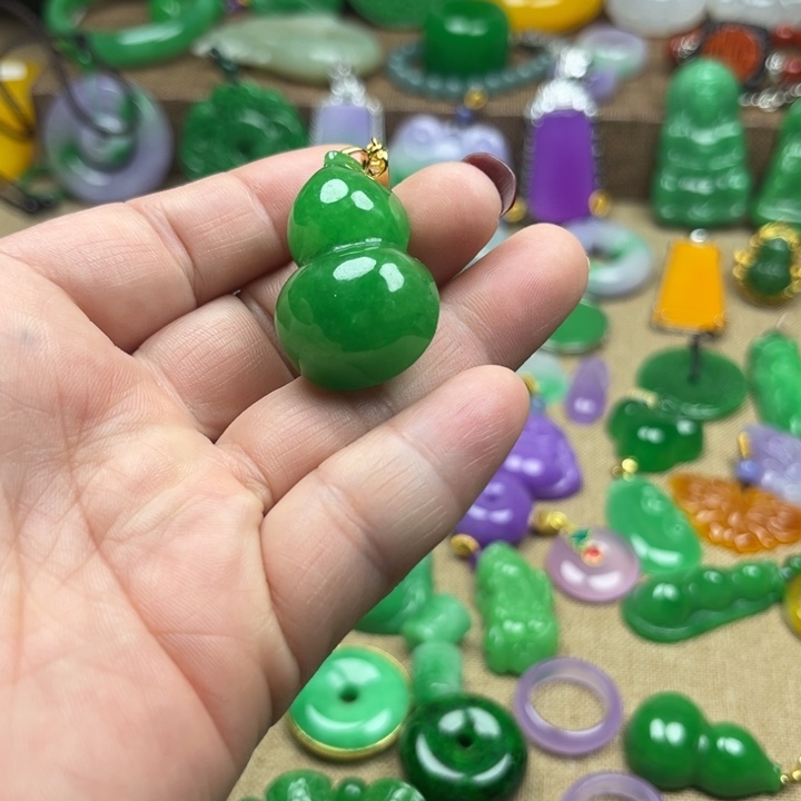 翡翠未镶嵌颈饰吊坠