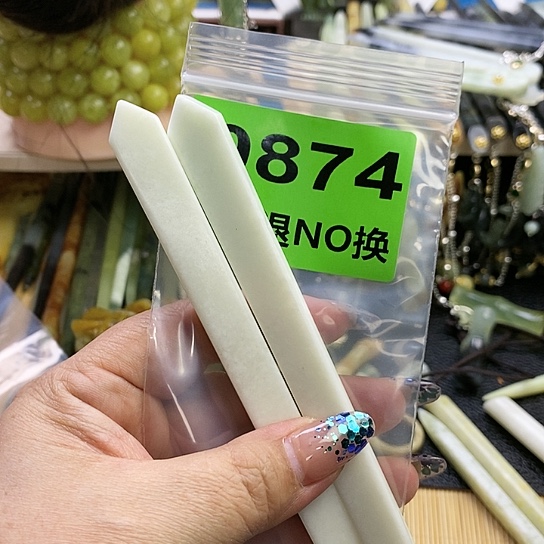 蛇纹石玉发簪未镶嵌白**鲤