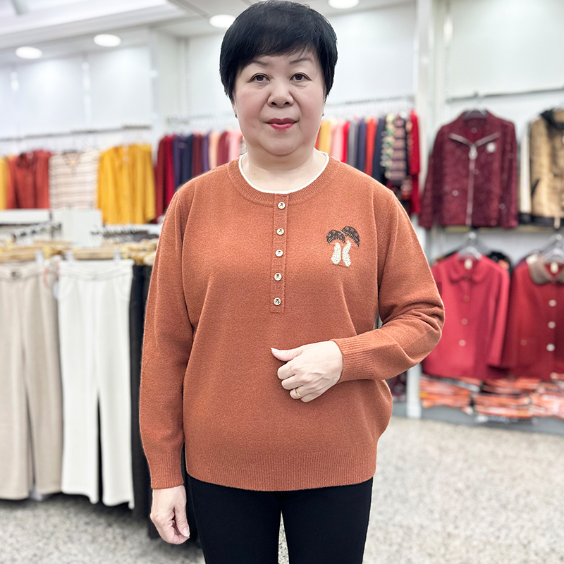 冬季圆领毛衣保暖上衣中老年女装妈妈厚款洋气上衣宽松纯色针织衫
