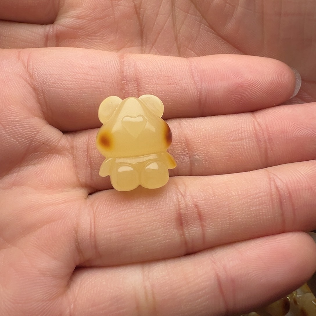 迷****蜜蜡未镶嵌颈饰小熊（打孔不退换）