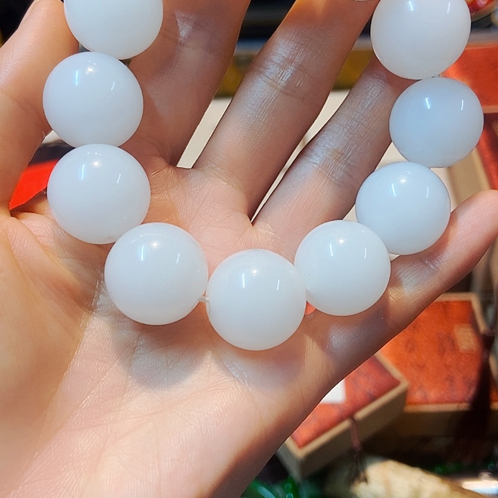 和田玉（白玉）颈饰未镶嵌主播的节目有多精彩啊我