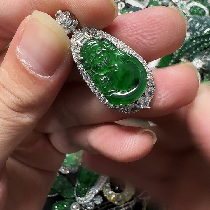 翡翠未镶嵌颈饰天然A货翡翠放漏