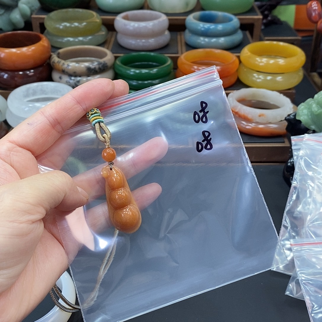 小***粥未镶嵌吊坠石英质玉