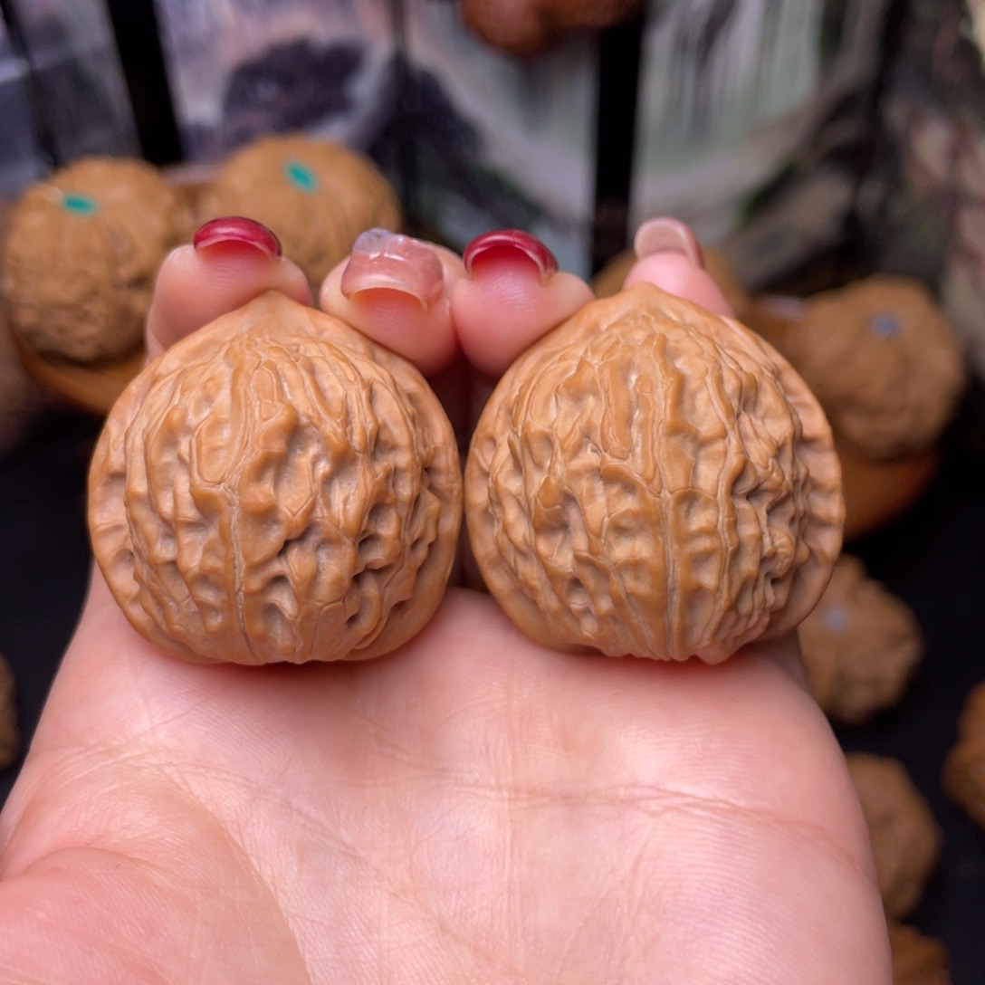 文玩核桃把件34全品金牛