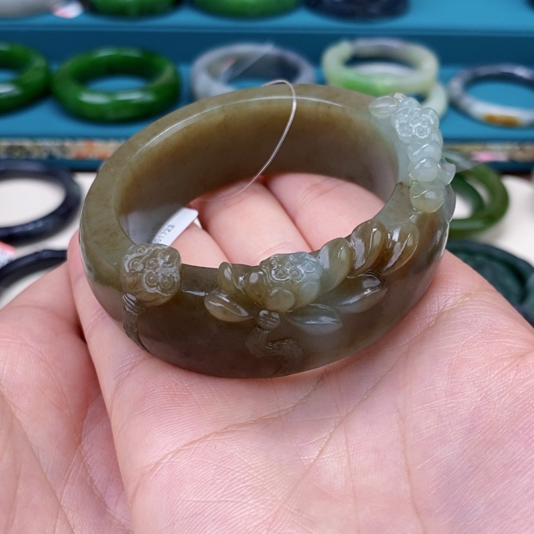 和田玉手镯未镶嵌蜀****姐