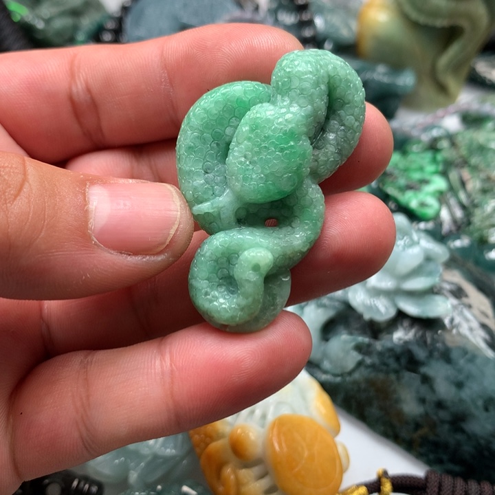 翡翠颈饰未镶嵌保真天然A货翡翠