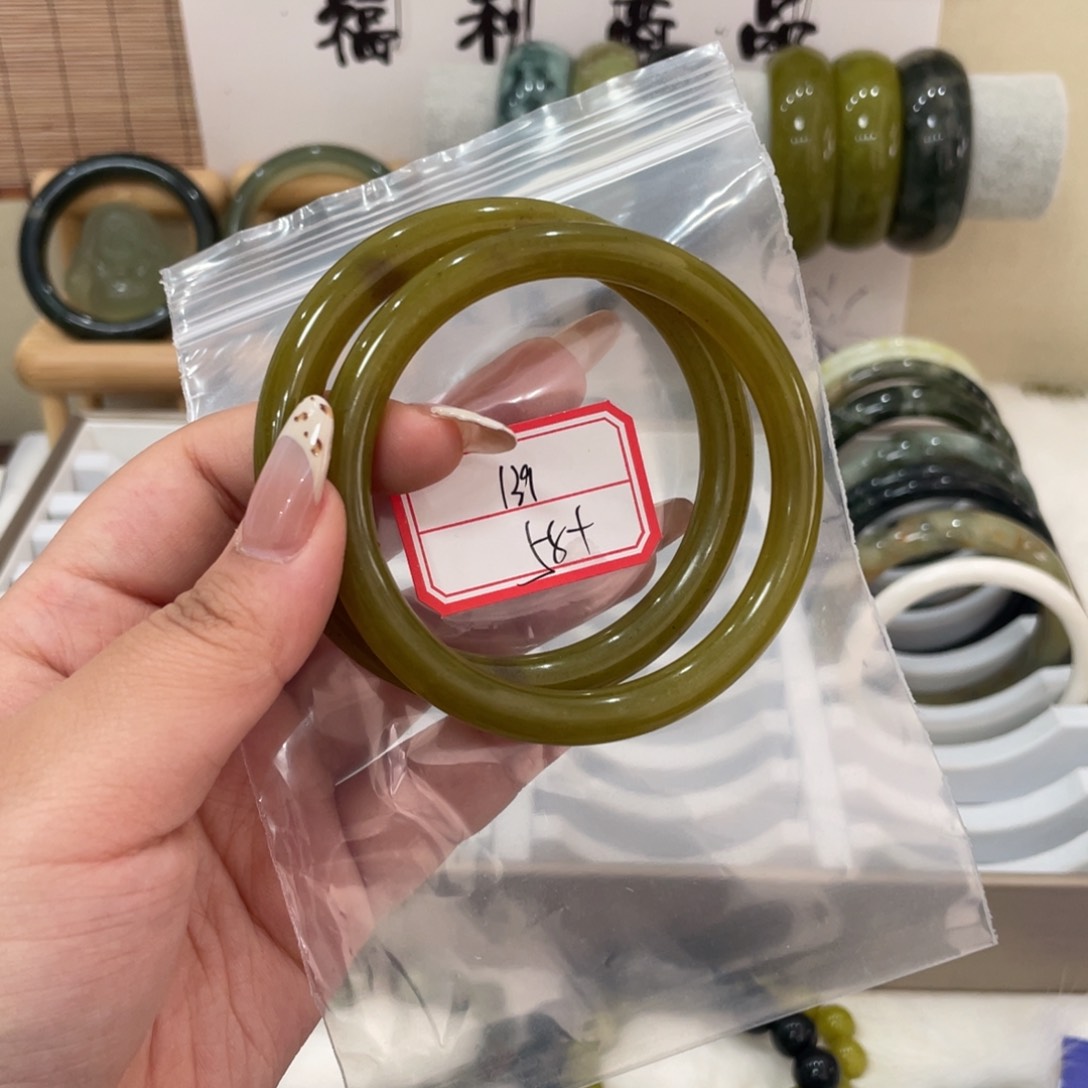 蛇纹石玉手镯未镶嵌
