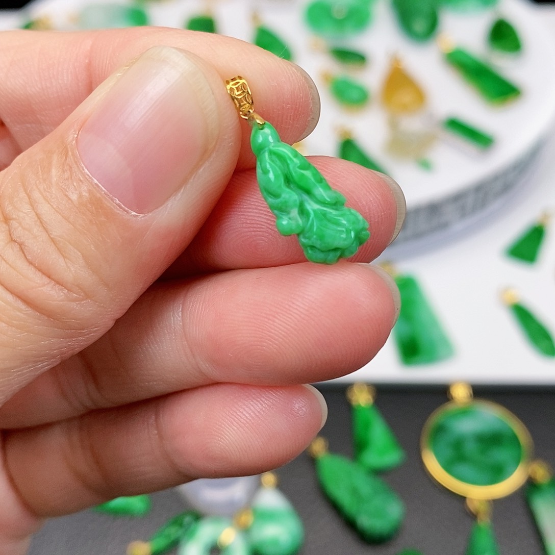 翡翠吊坠(不含链)18K金镶嵌