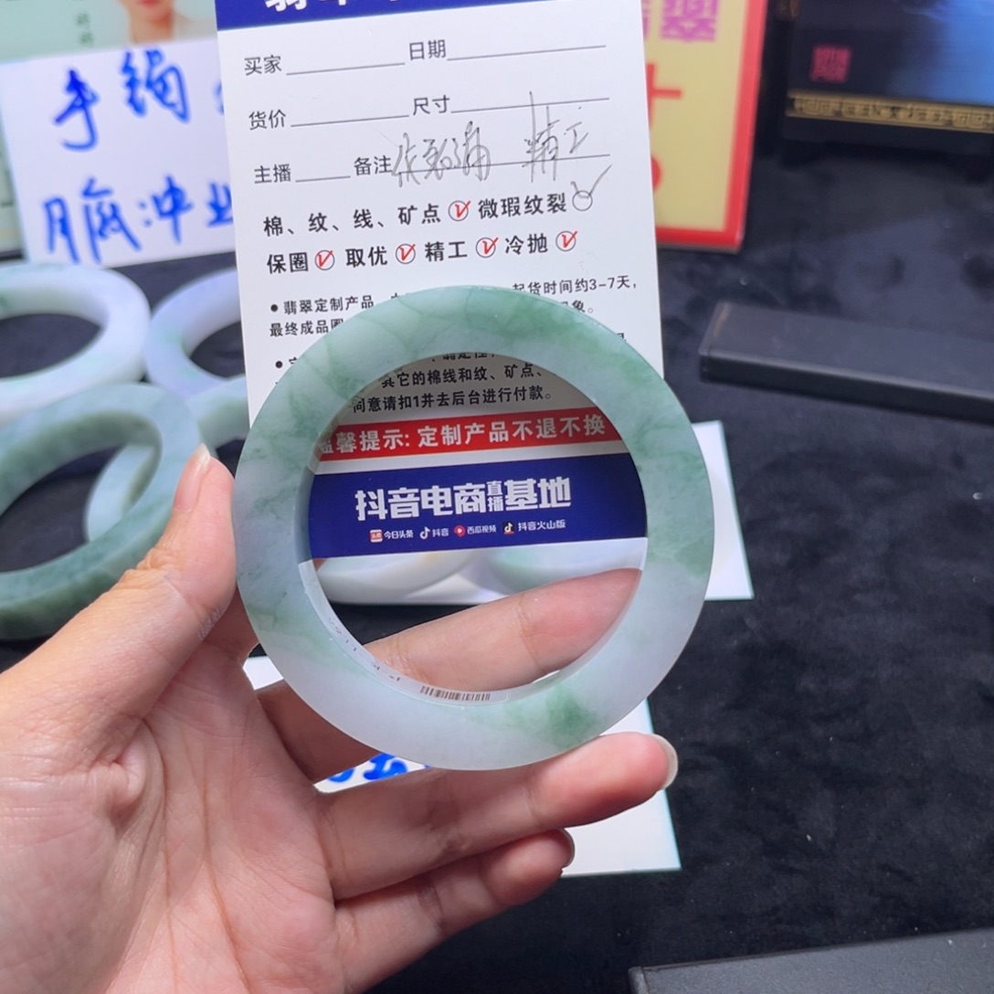 雨***虹定制翡翠未镶嵌手镯