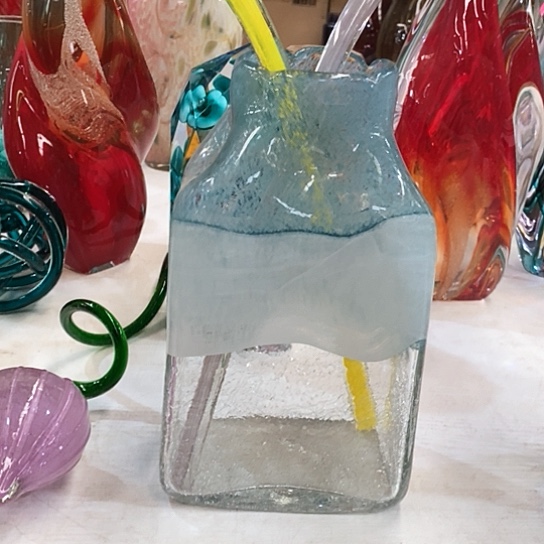 琉璃花瓶高28厘米口径6厘米