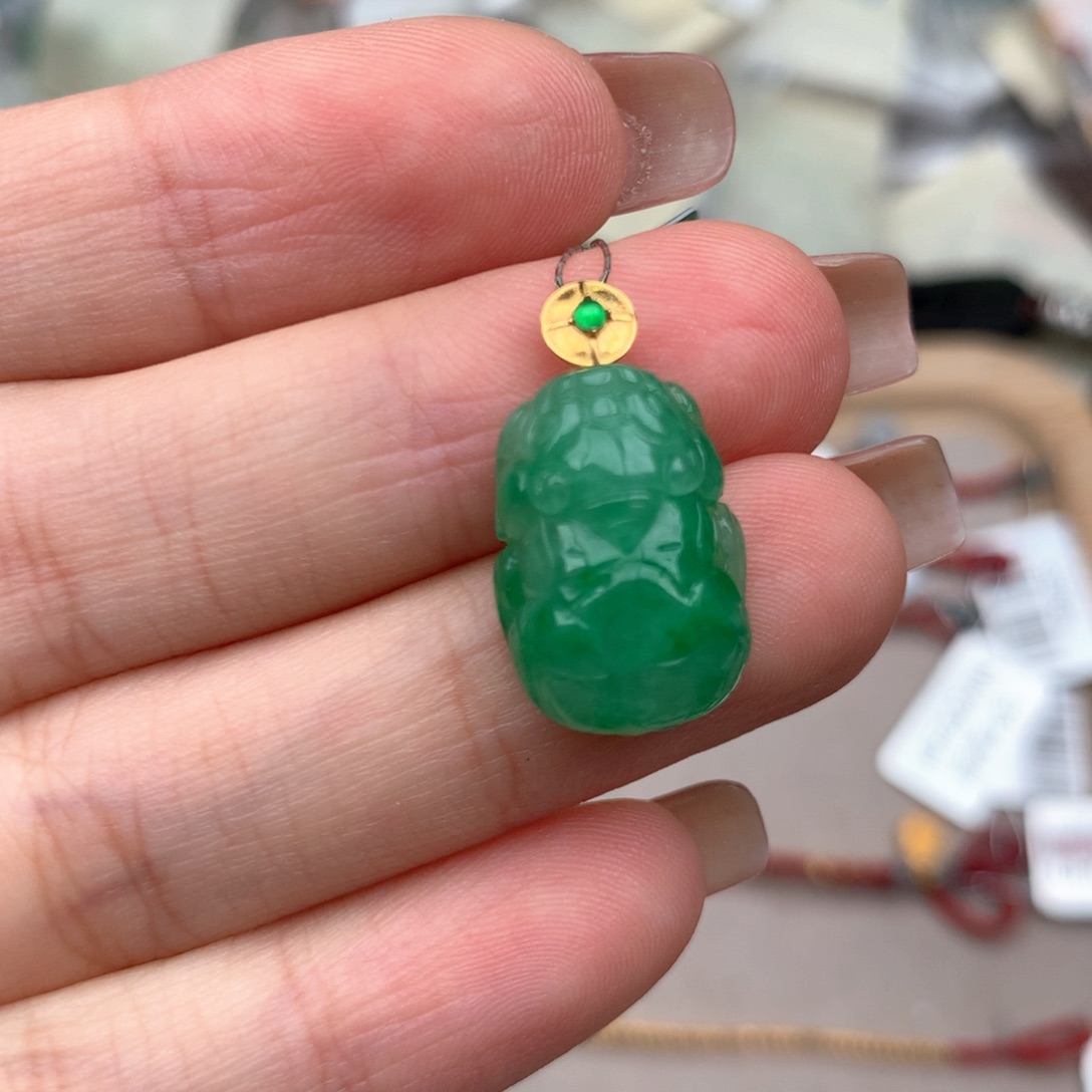18K金镶嵌挂件翡翠