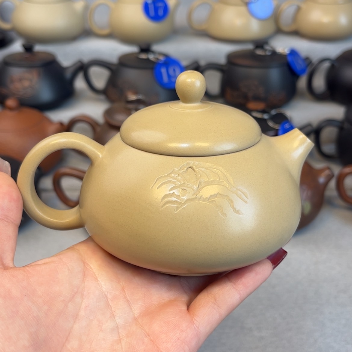 【闪购商品】白泥 微瑕 容量 210c c