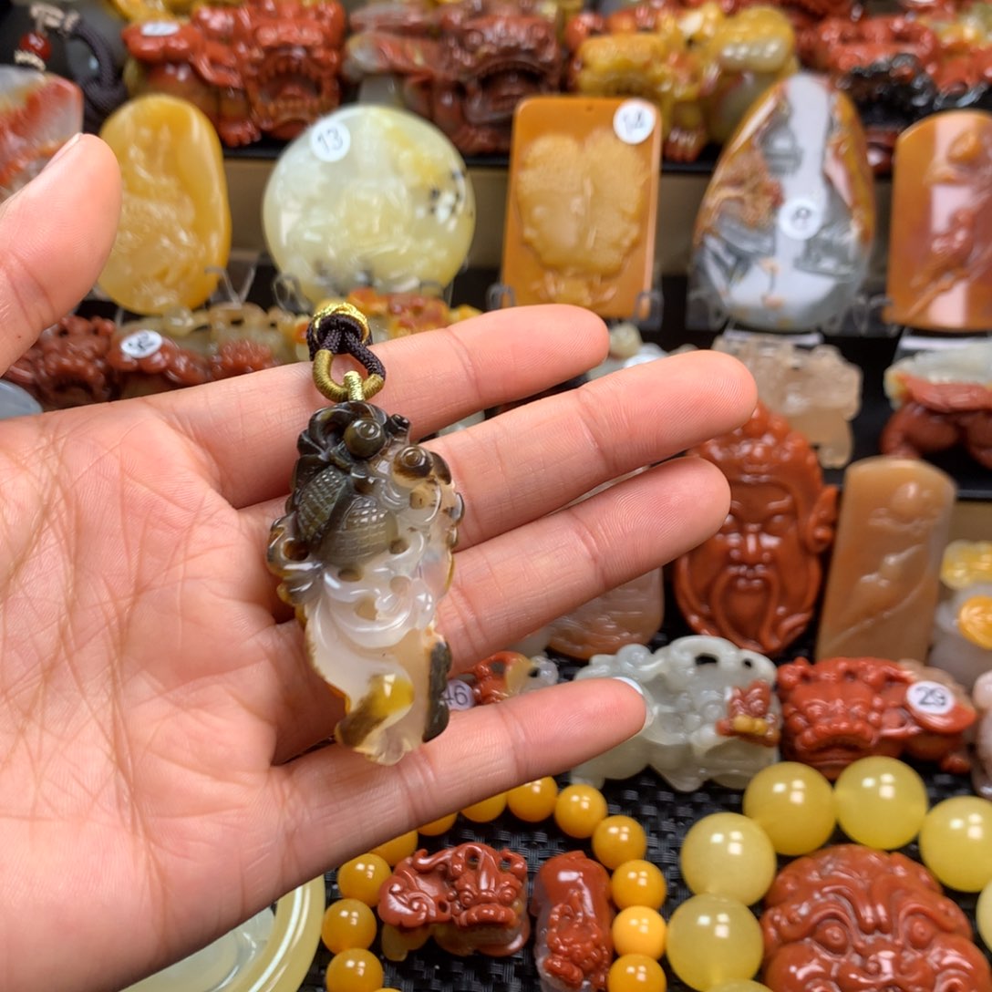 石英质玉（黄龙玉）挂件未镶嵌