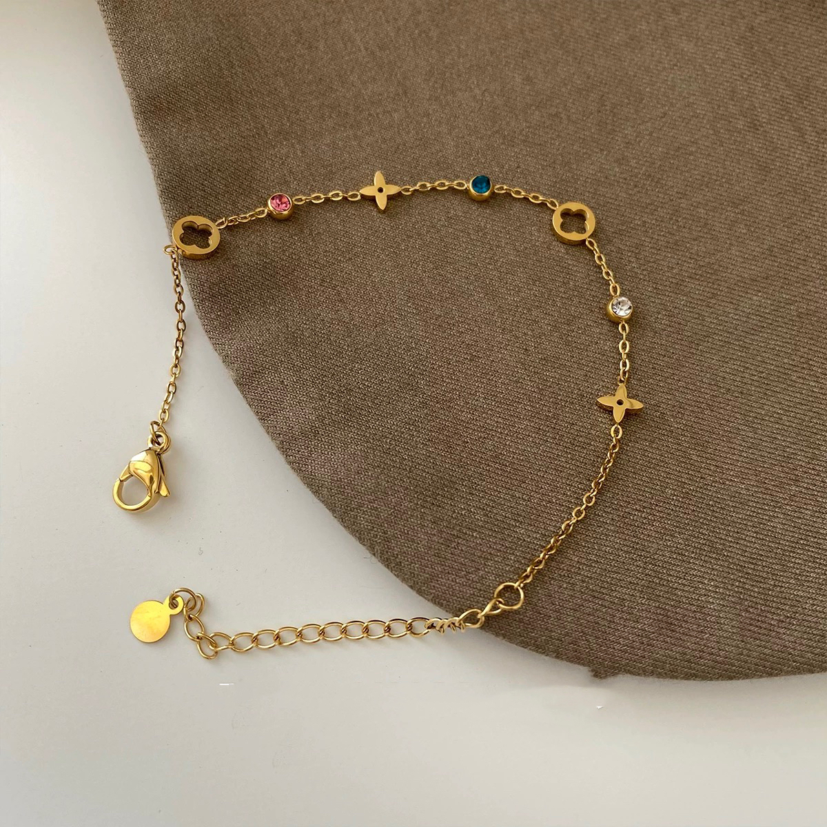 钛钢手链 彩色锆石镂空四叶草时尚气质高保色百搭钛钢金色手链