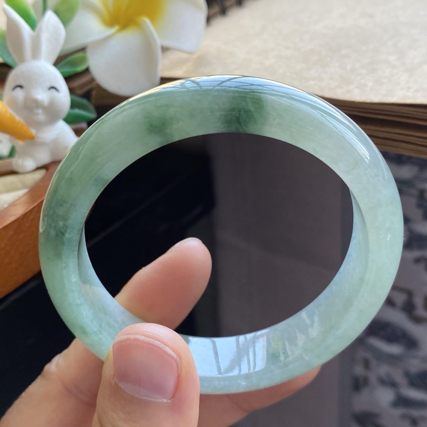 02.23批1017号55-13.7-7.8！油绿飘花镯！油绿色很清爽幽天然翡翠