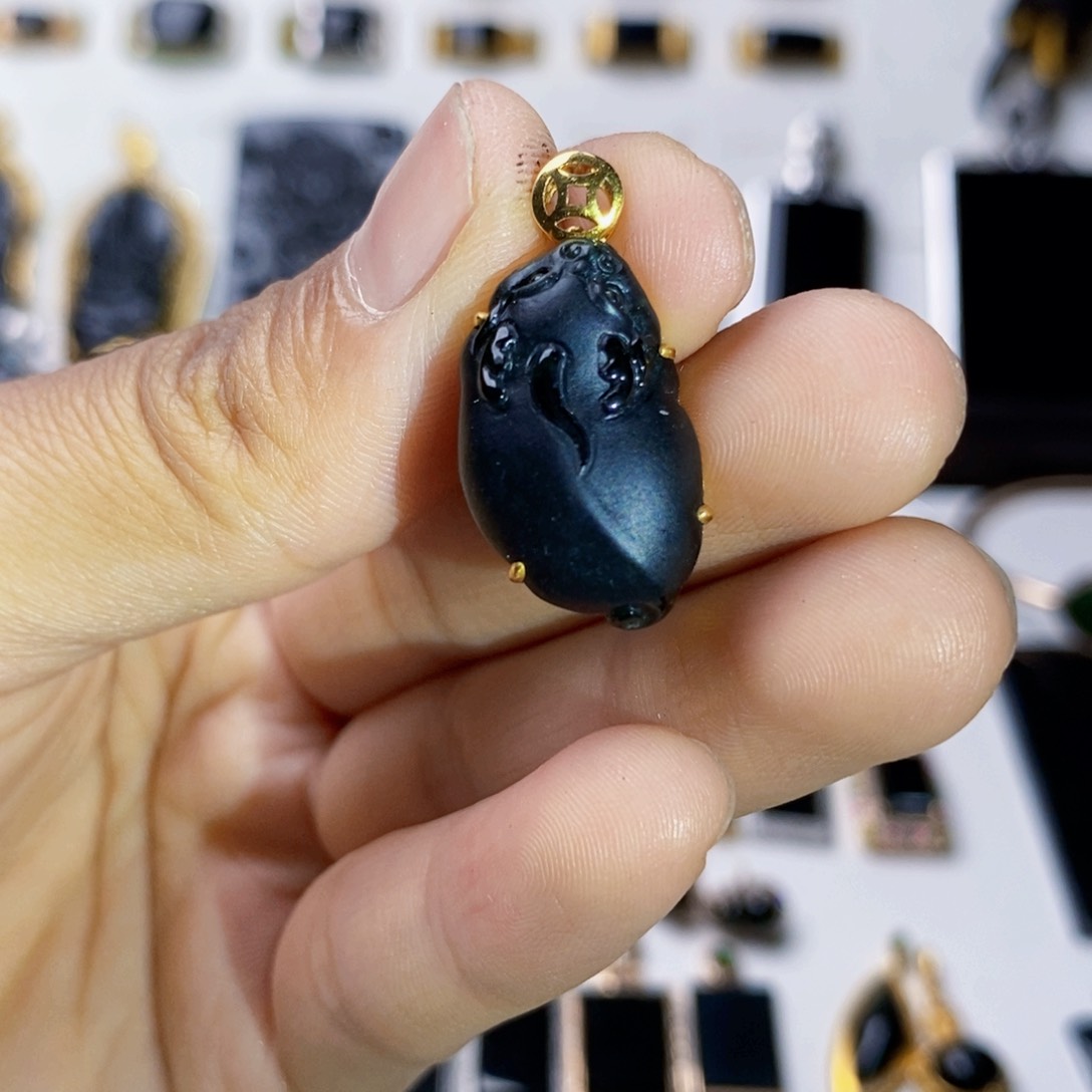 定制翡翠18K金镶嵌墨翠貔貅