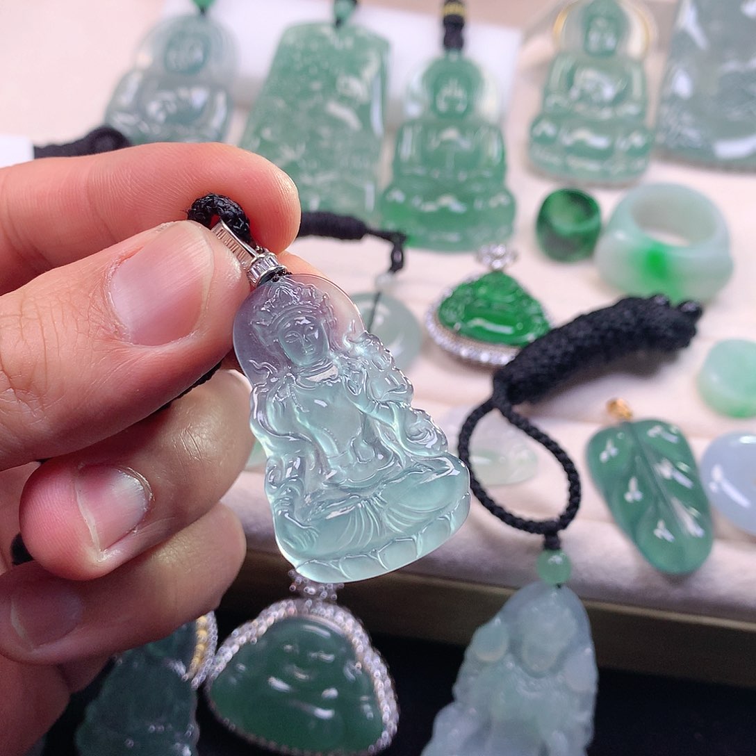 翡翠颈饰未镶嵌翡翠