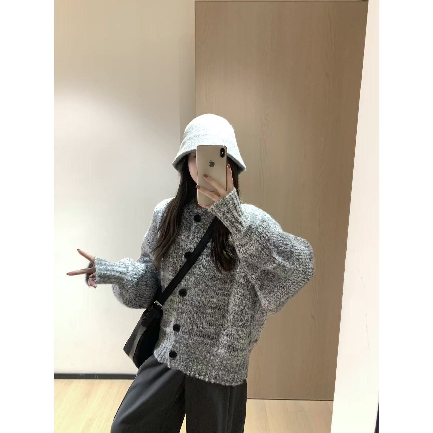 韩11杂灰色圆领开衫外套纽扣针织休闲冬季毛衣