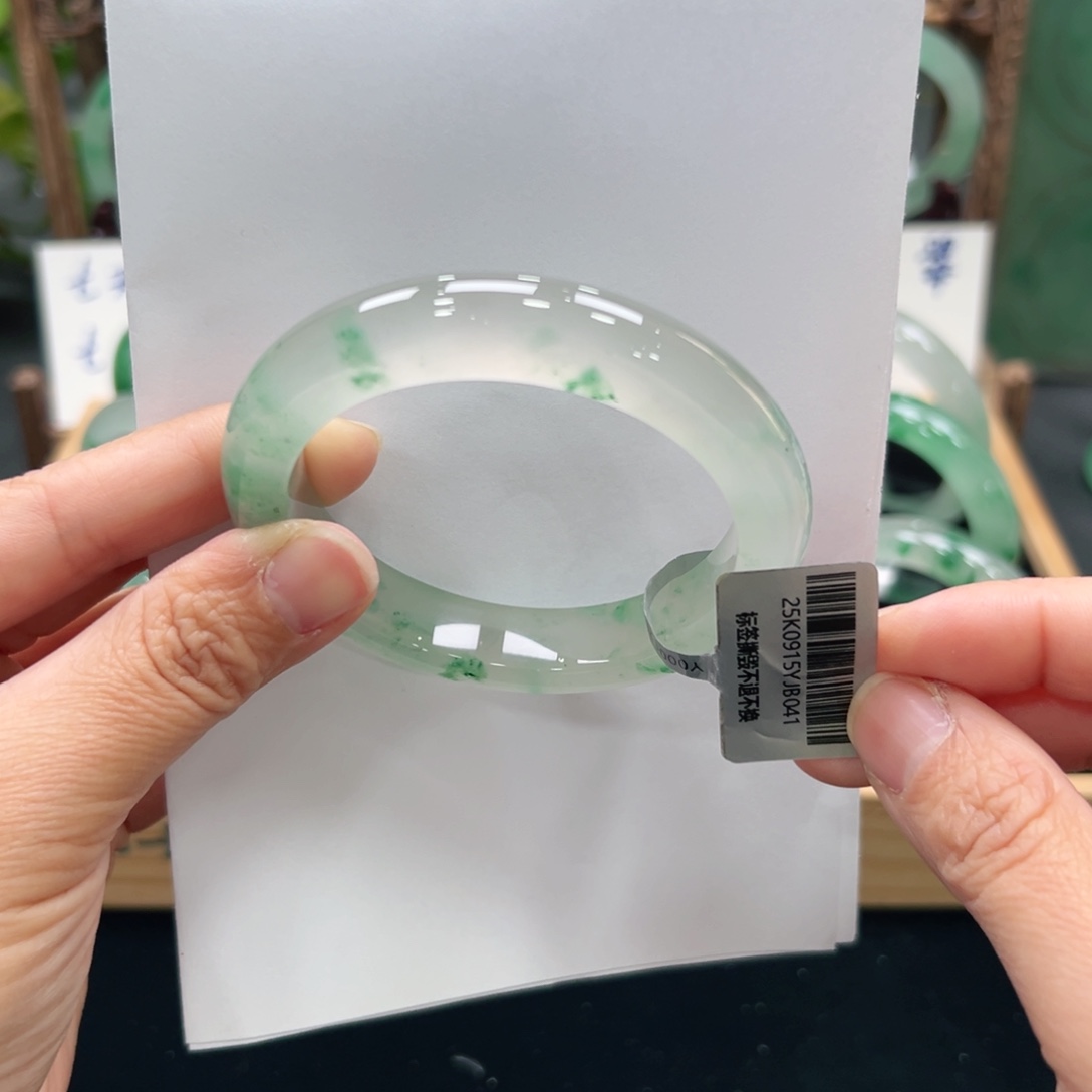 ～***娜石英质玉未镶嵌手镯➕佳佳56