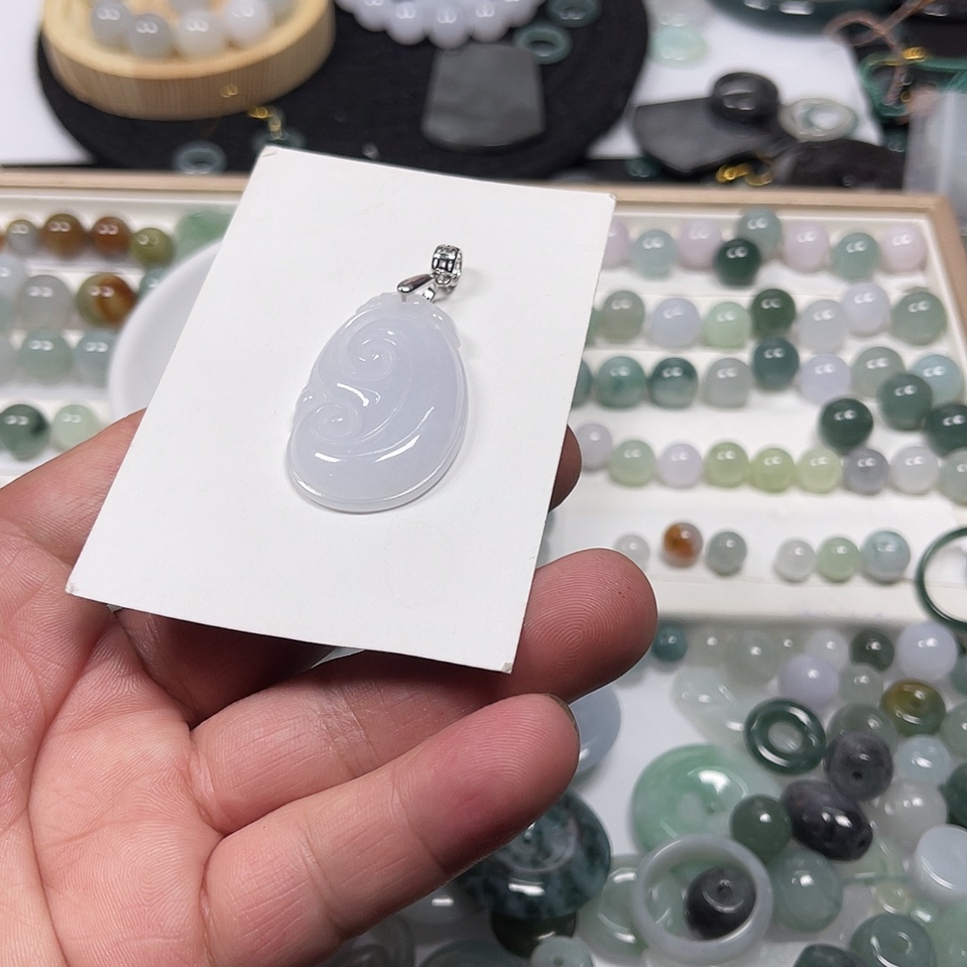 傲***梅翡翠未镶嵌吊坠(不含链)