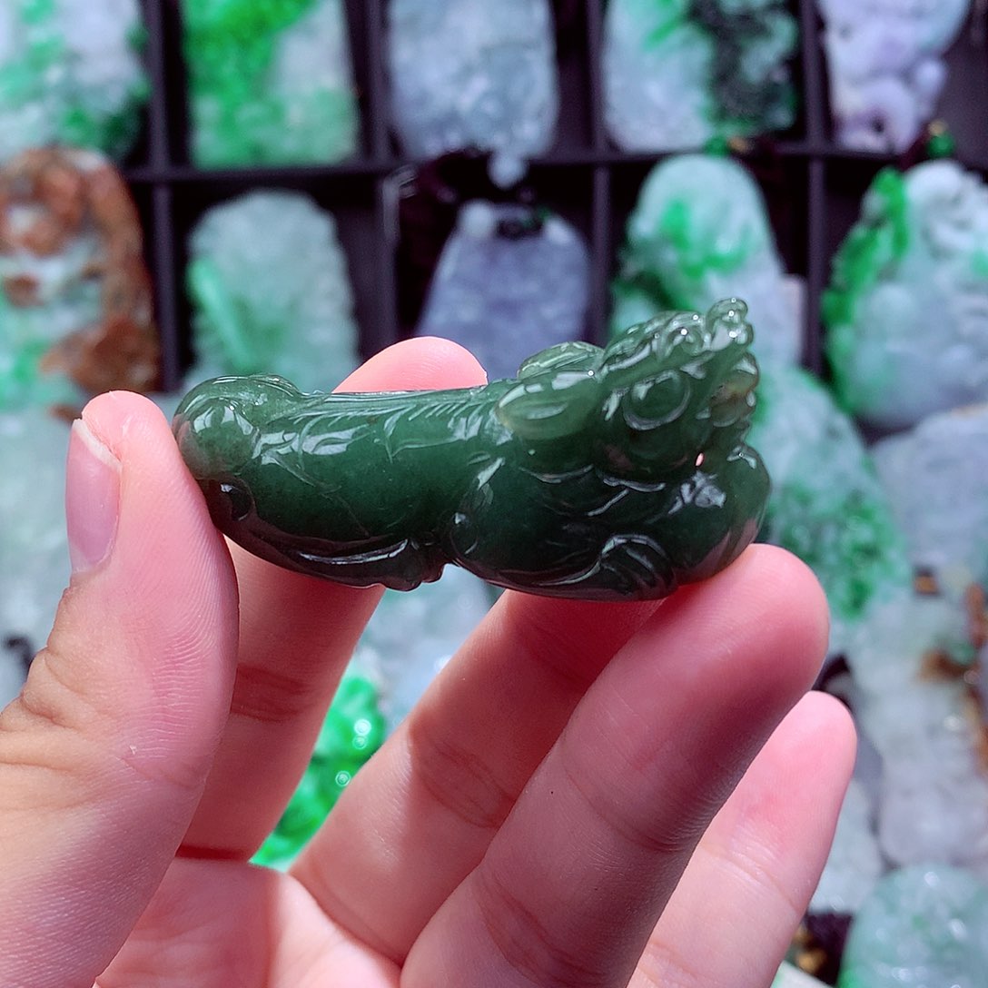 翡翠未镶嵌颈饰挂件