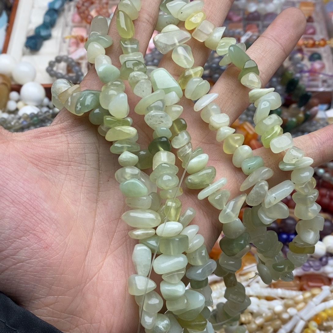 玛瑙/玉髓未镶嵌珠宝半成品一条天然绿岫玉碎石10mm+S43