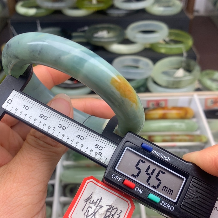 蛇纹石玉未镶嵌手镯556