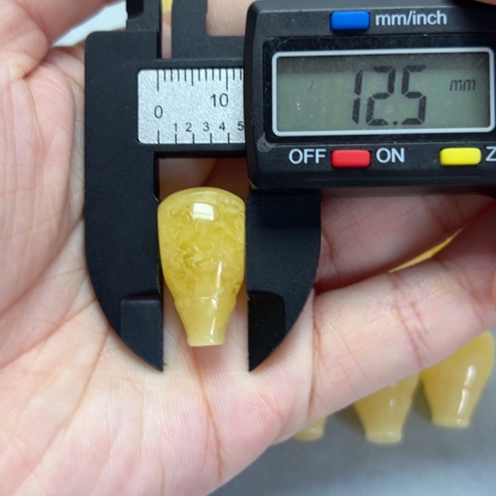 琥珀未镶嵌裸石三通