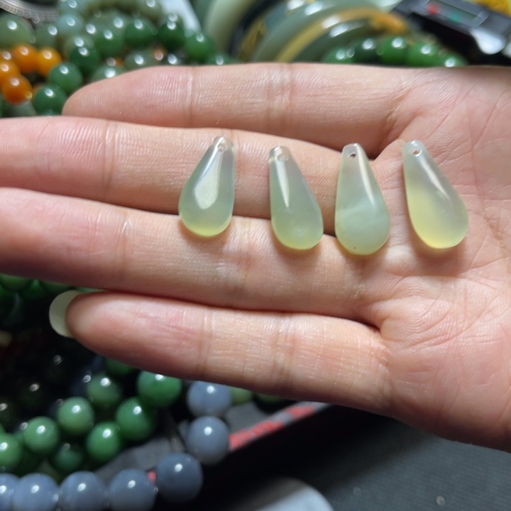 蛇纹石玉合金颈饰
