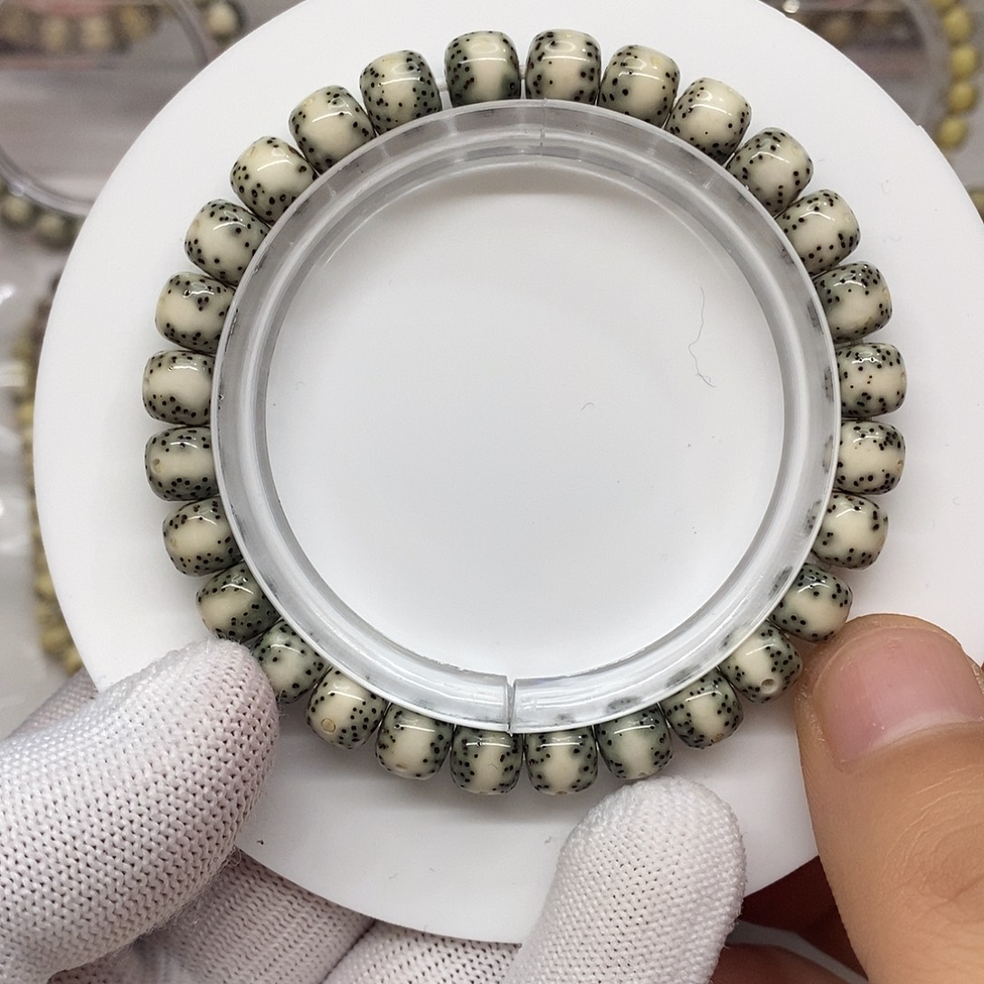 星月菩提吊坠绿包白一线天