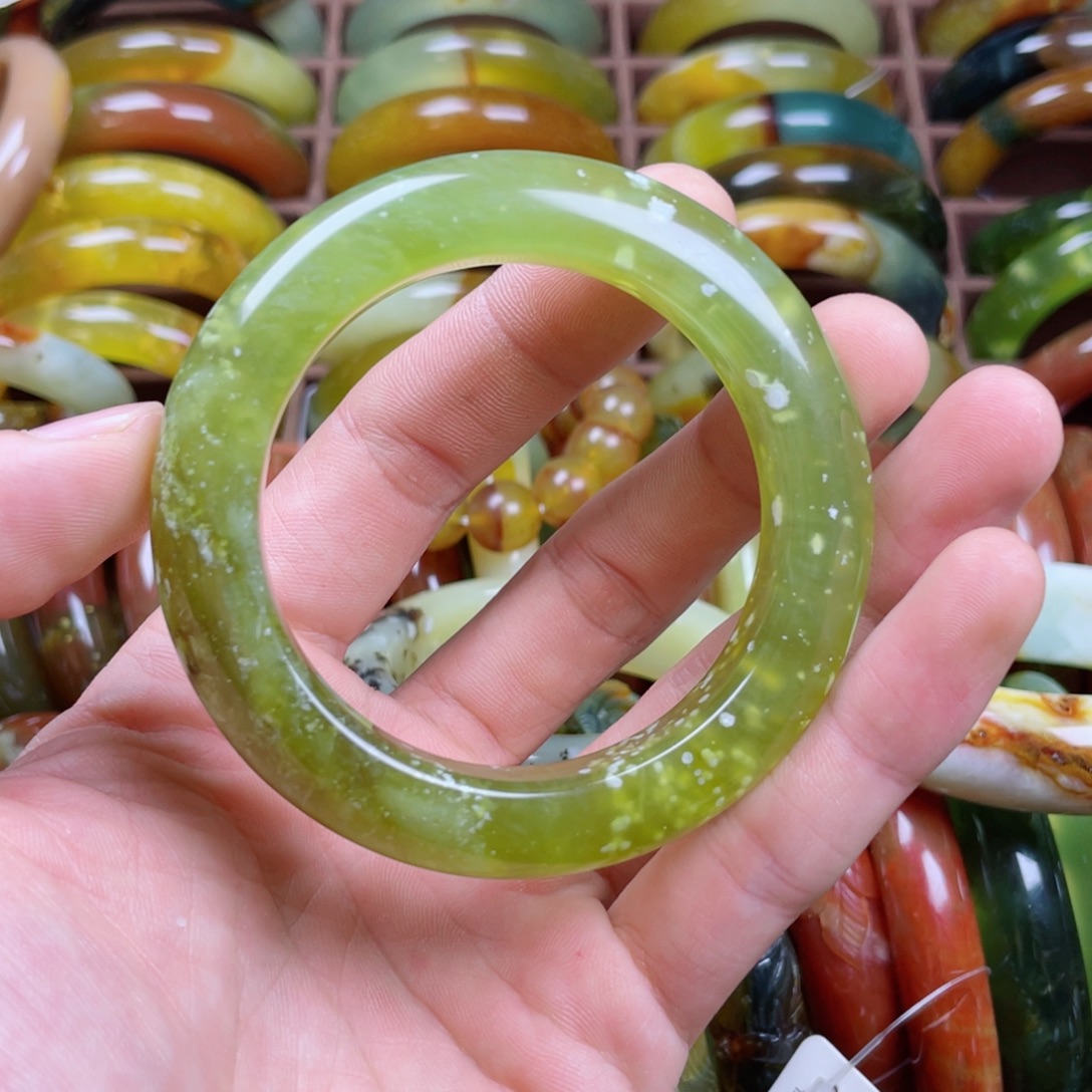 蛇纹石玉未镶嵌手镯