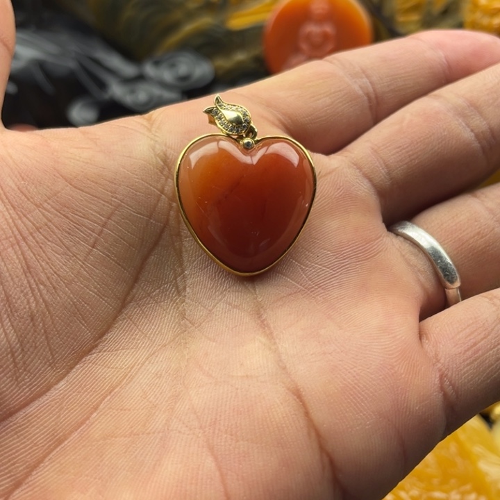 石英质玉（黄龙玉）挂件合金