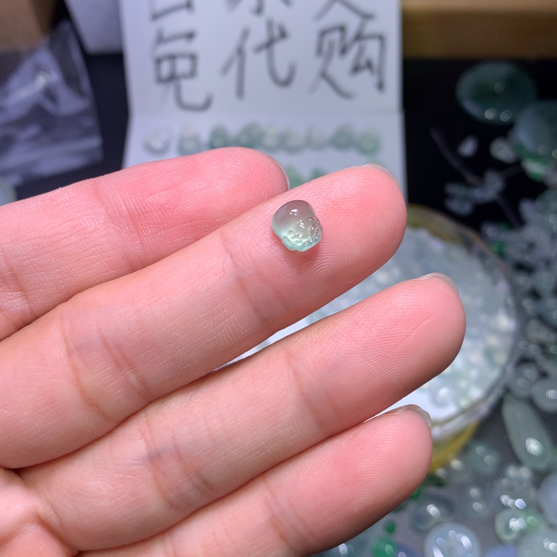 翡翠未镶嵌颈饰金蟾