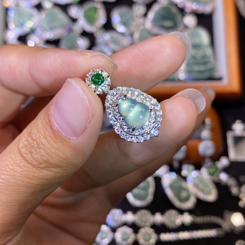 【闪购商品】翡翠颈饰未镶嵌天然